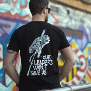 Camiseta FreeLife "Our Leaders Wont Save Us" - Negra