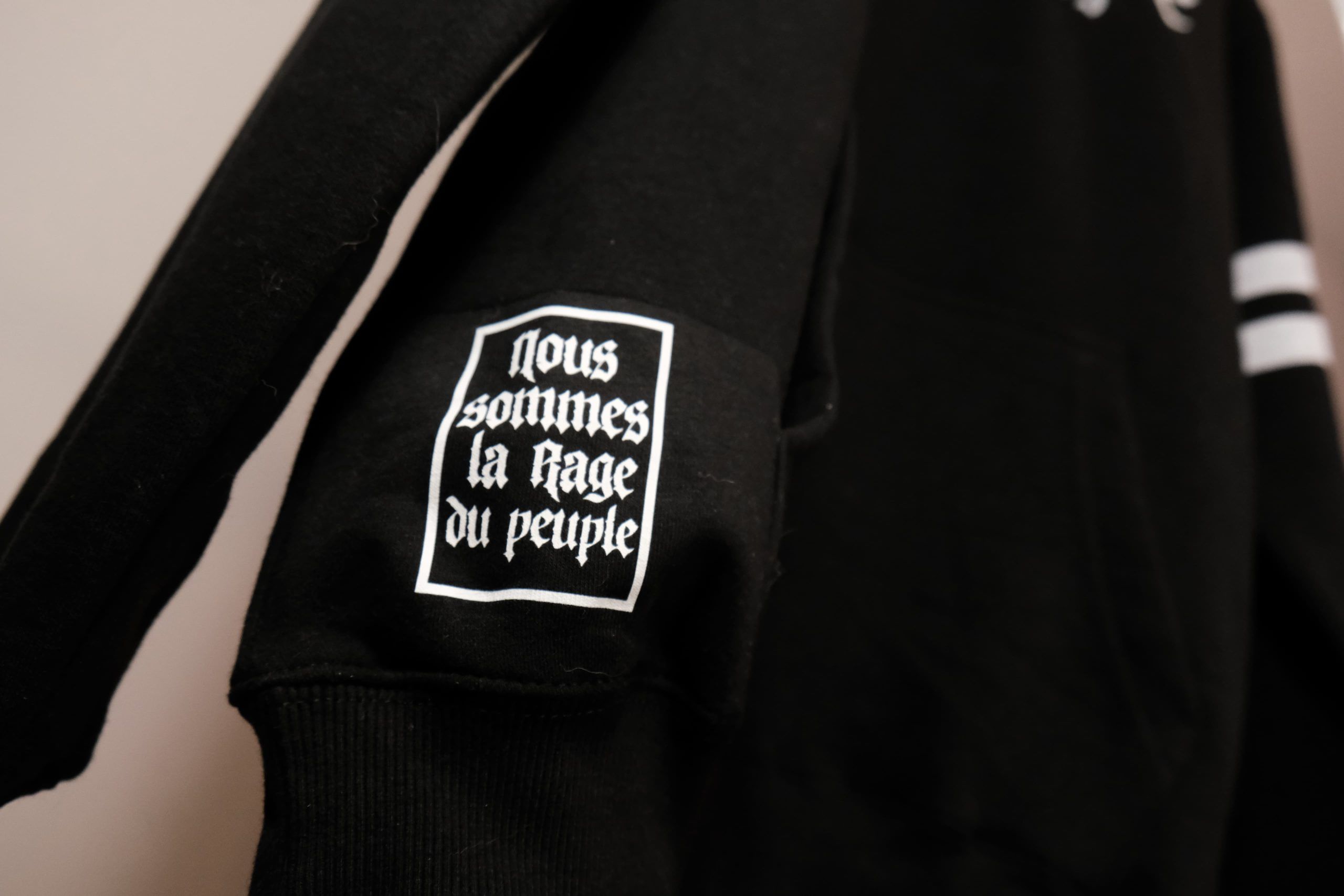 Sudadera FreeLife "Ringed Warriors" - Negra Con Capucha - Imagen 7